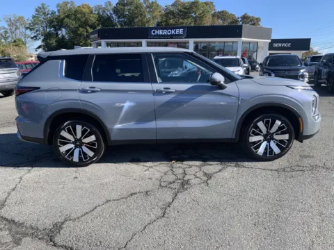 Photos of 2025 Mitsubishi Outlander SE for sale in Canton, GA at Cherokee Mitsubishi