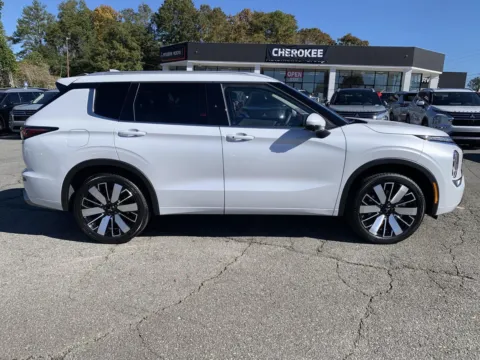 More photos of 2025 Mitsubishi Outlander SEL at Cherokee Mitsubishi, GA