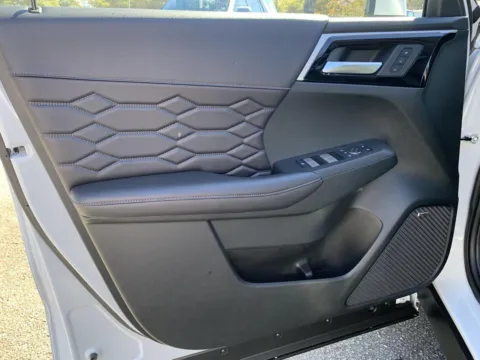 More photos of 2025 Mitsubishi Outlander SEL at Cherokee Mitsubishi, GA