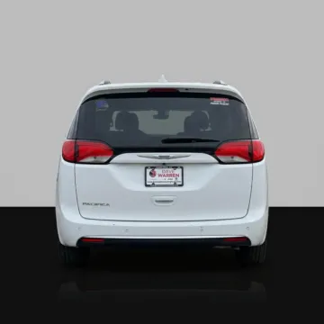 More photos of 2020 Chrysler Pacifica Touring L at Dave Warren Chrysler Dodge Jeep Ram, NY