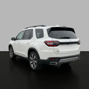More photos of 2023 Honda Pilot Touring at Dave Warren Chrysler Dodge Jeep Ram, NY