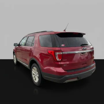 More photos of 2019 Ford Explorer XLT at Dave Warren Chrysler Dodge Jeep Ram, NY