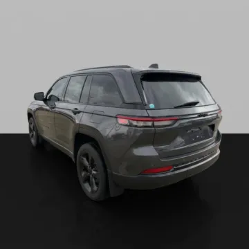 More photos of 2023 Jeep Grand Cherokee Altitude at Dave Warren Chrysler Dodge Jeep Ram, NY