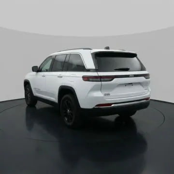 More photos of 2024 Jeep Grand Cherokee Laredo at Dave Warren Chrysler Dodge Jeep Ram, NY