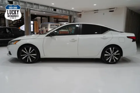 More photos of 2019 NISSAN ALTIMA SR at Lucky Motorsports Inc., TX