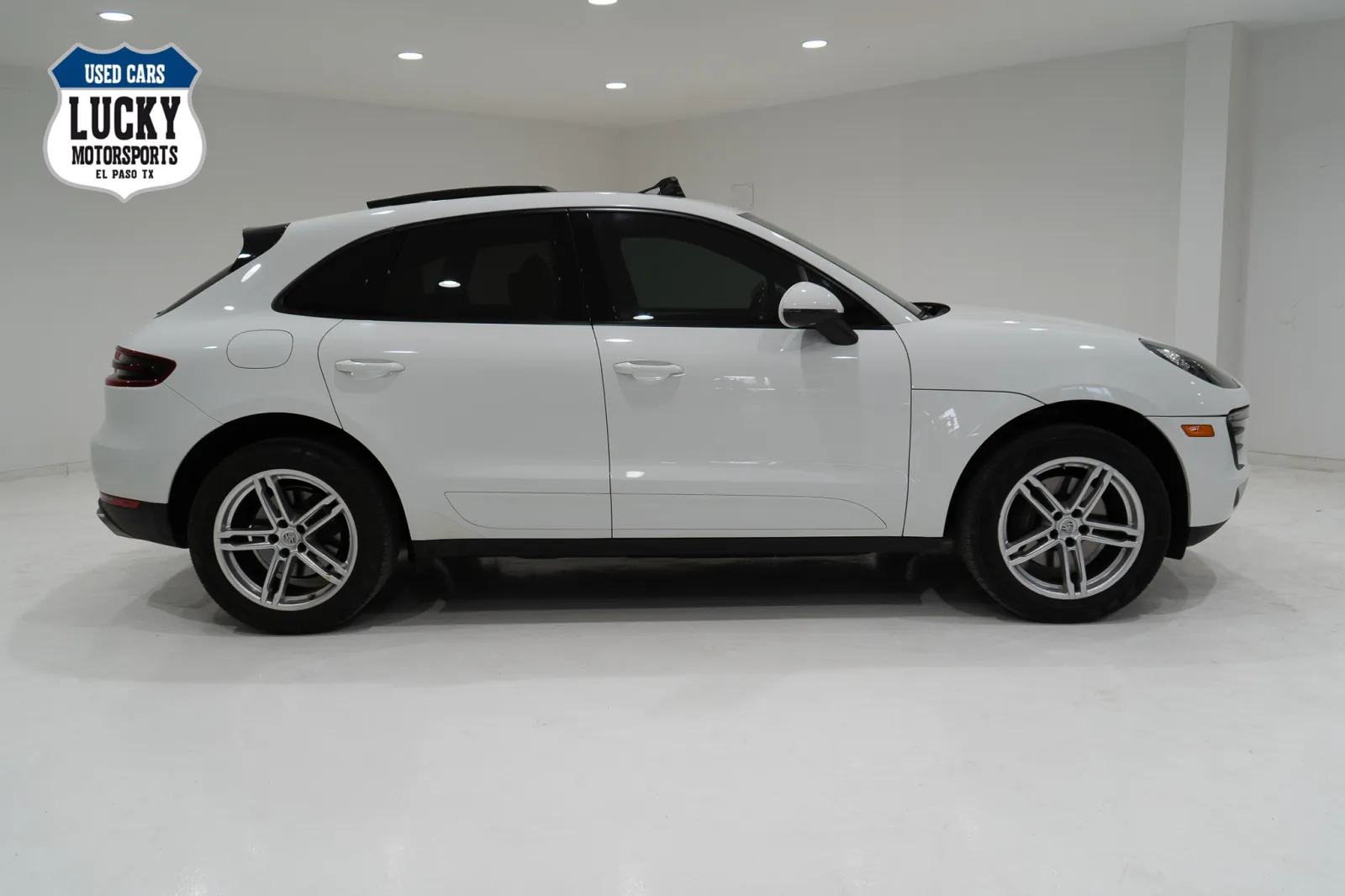 2018 Porsche Macan -'s photo
