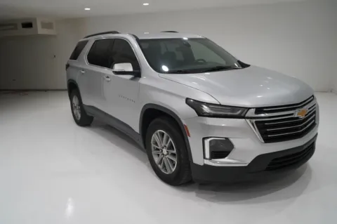 Photos of 2022 Chevrolet Traverse LT Sport Utility 4D for sale in El Paso, TX at Lucky Motorsports Inc.