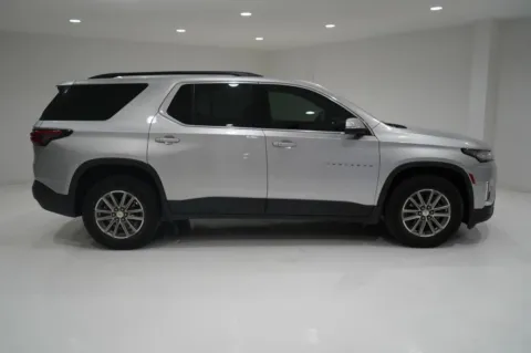 Silver 2022 Chevrolet Traverse LT Sport Utility 4D for sale in El Paso, TX