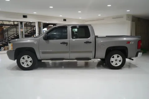 More photos of 2009 Chevrolet Silverado 1500 Crew Cab LT Pickup 4D 5 3/4 ft at Lucky Motorsports Inc., TX