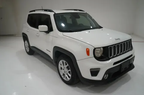 Photos of 2020 Jeep Renegade Latitude Sport Utility 4D for sale in El Paso, TX at Lucky Motorsports Inc.