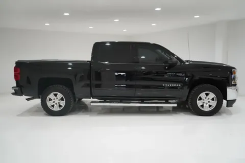 Black 2018 Chevrolet Silverado 1500 Crew Cab LT Pickup 4D 5 3/4 ft for sale in El Paso, TX