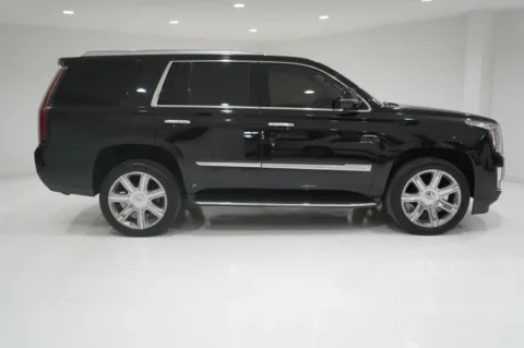 Black 2020 Cadillac Escalade Luxury Sport Utility 4D for sale in El Paso, TX
