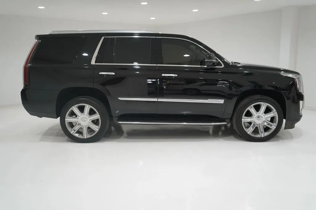 Black 2020 Cadillac Escalade Luxury Sport Utility 4D for sale in El Paso, TX