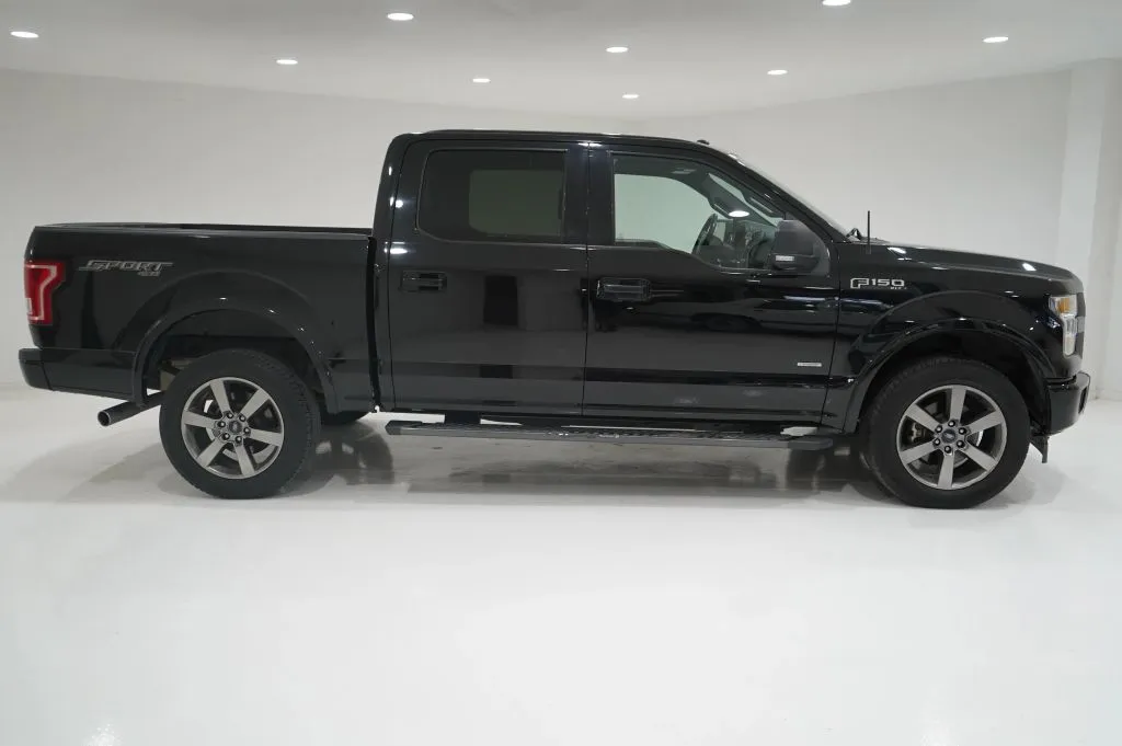 Black 2017 Ford F-150 SuperCrew Cab XLT Pickup 4D 5 1/2 ft for sale in El Paso, TX
