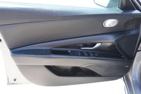 More photos of 2022 HYUNDAI ELANTRA LIMITED at Lucky Motorsports Inc., TX