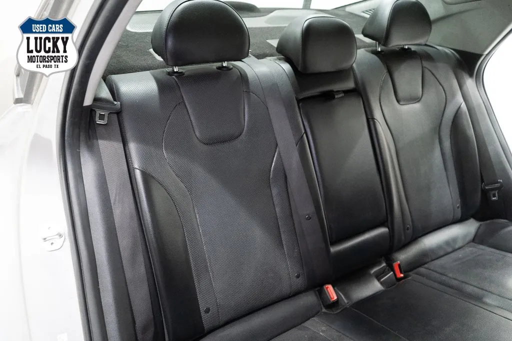 2022 Hyundai Elantra Limited - Photo 11