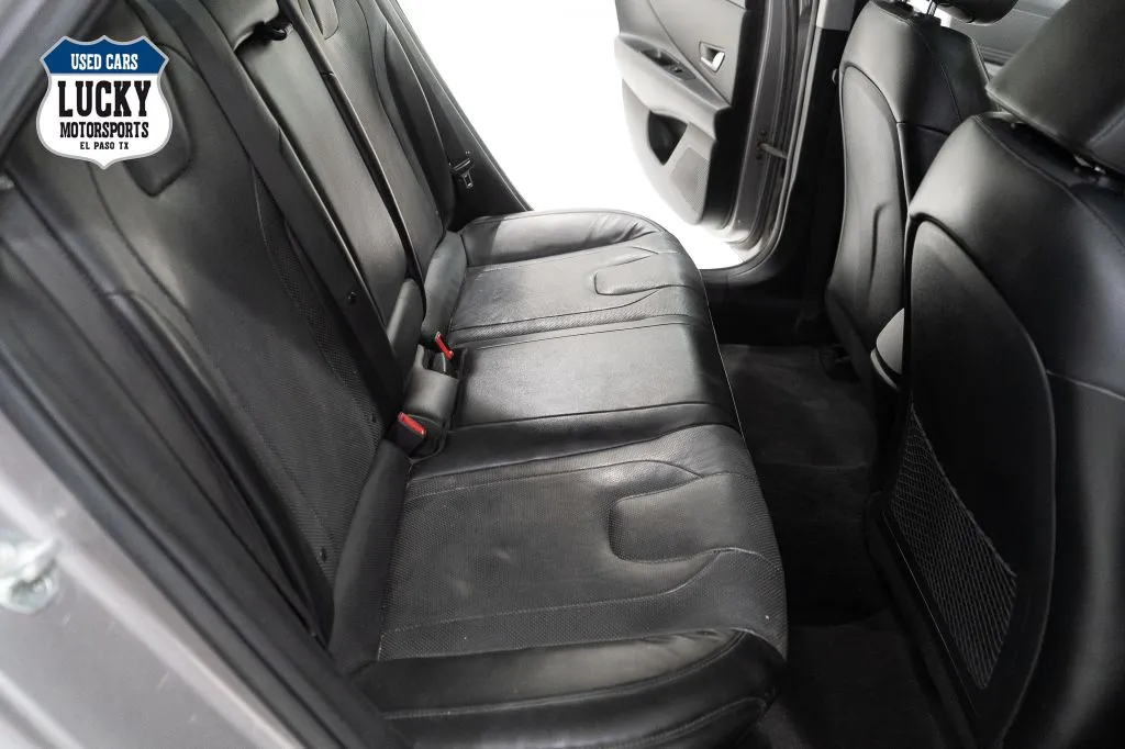 2022 Hyundai Elantra Limited - Photo 14