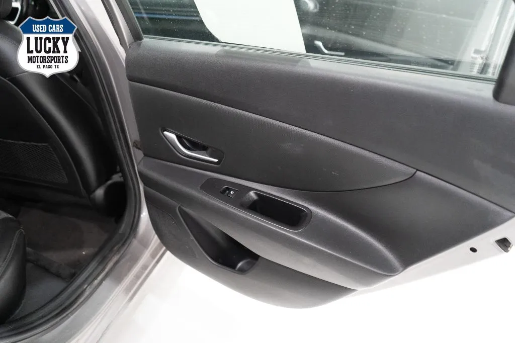 2022 Hyundai Elantra Limited - Photo 15