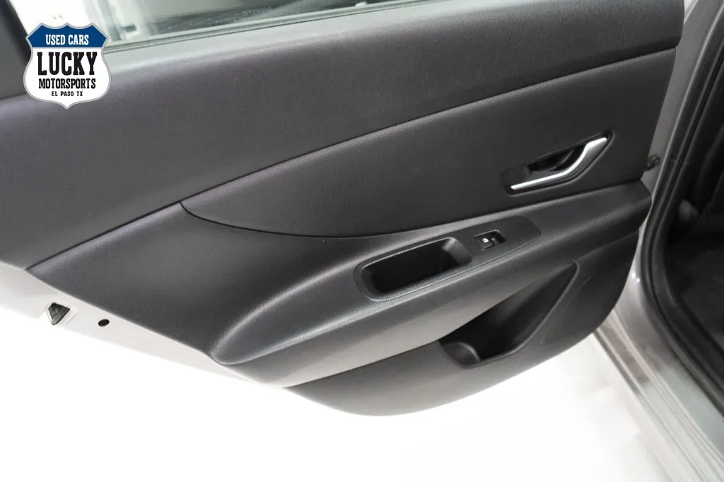 2022 Hyundai Elantra Limited - Photo 19