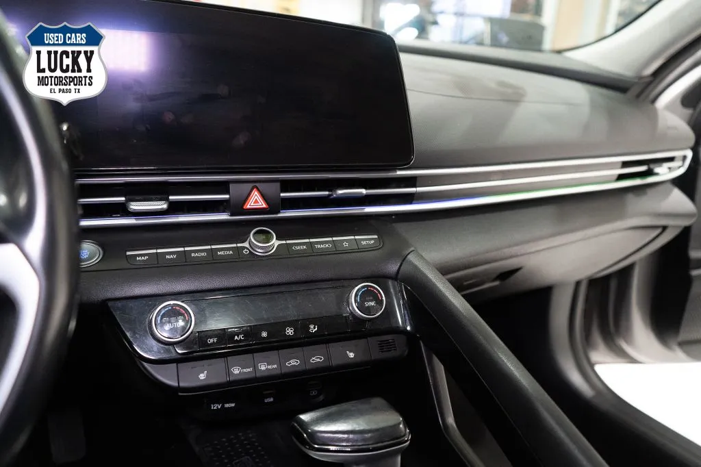 2022 Hyundai Elantra Limited - Photo 22