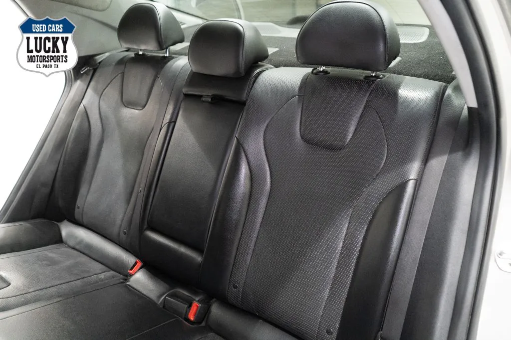 2022 Hyundai Elantra Limited - Photo 32