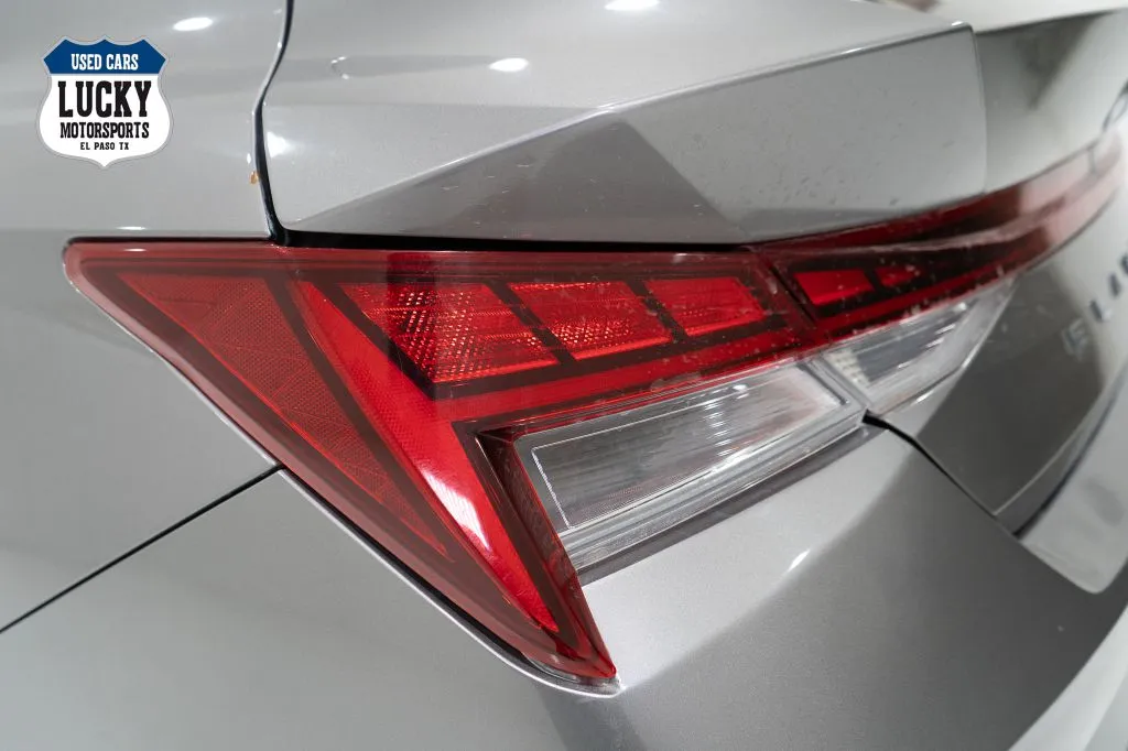 2022 Hyundai Elantra Limited - Photo 35