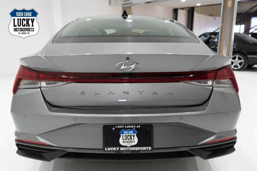 2022 Hyundai Elantra Limited - Photo 7
