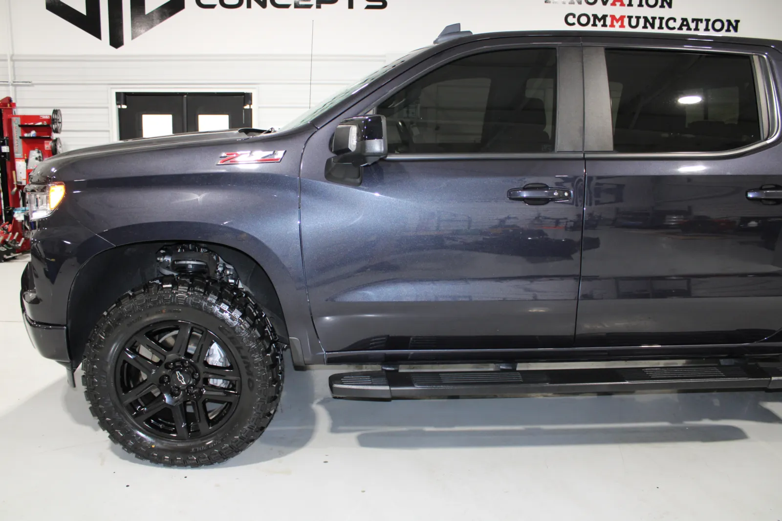 2023 Chevrolet Silverado 1500 RST - Photo 4