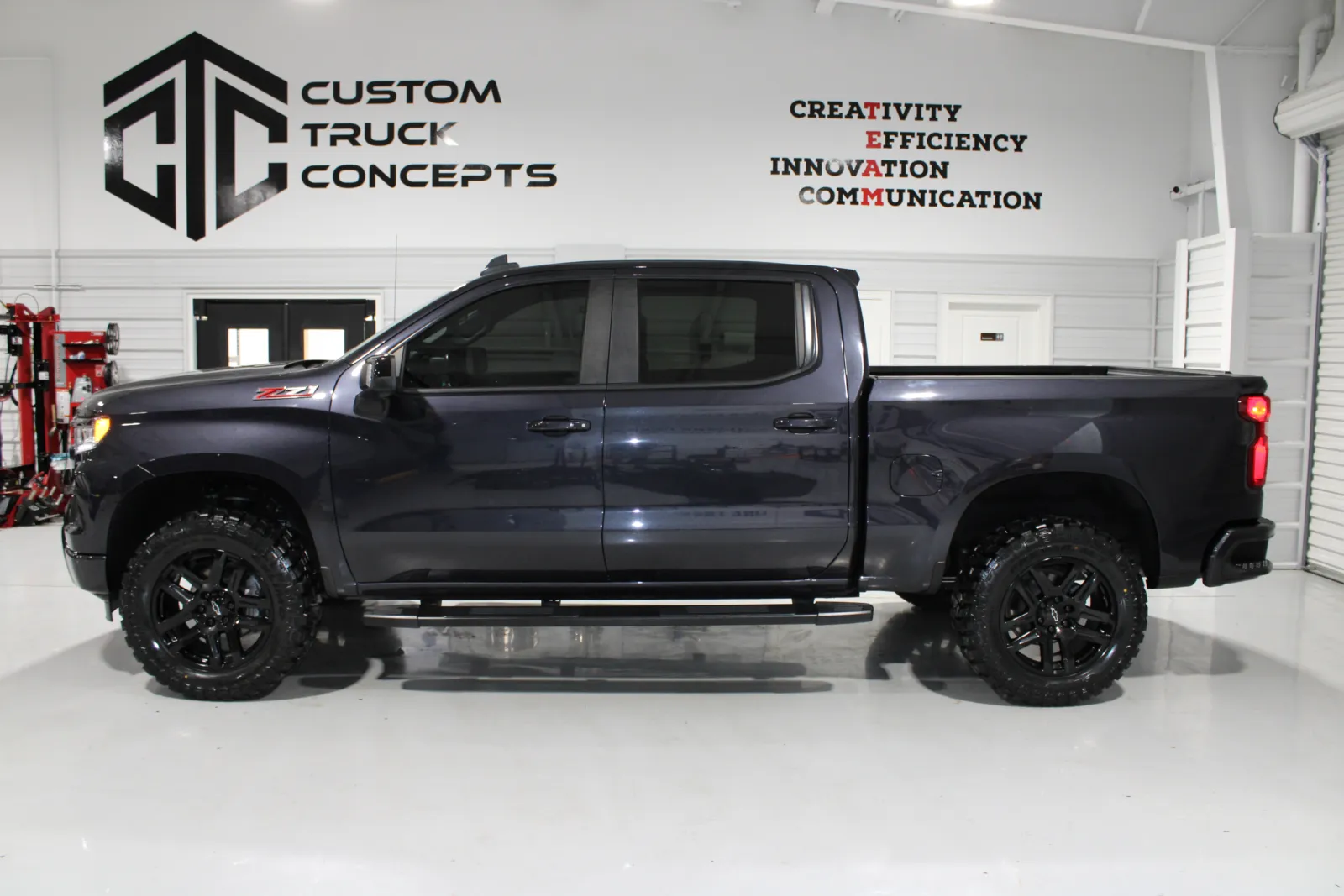 2023 Chevrolet Silverado 1500 RST - Photo 16