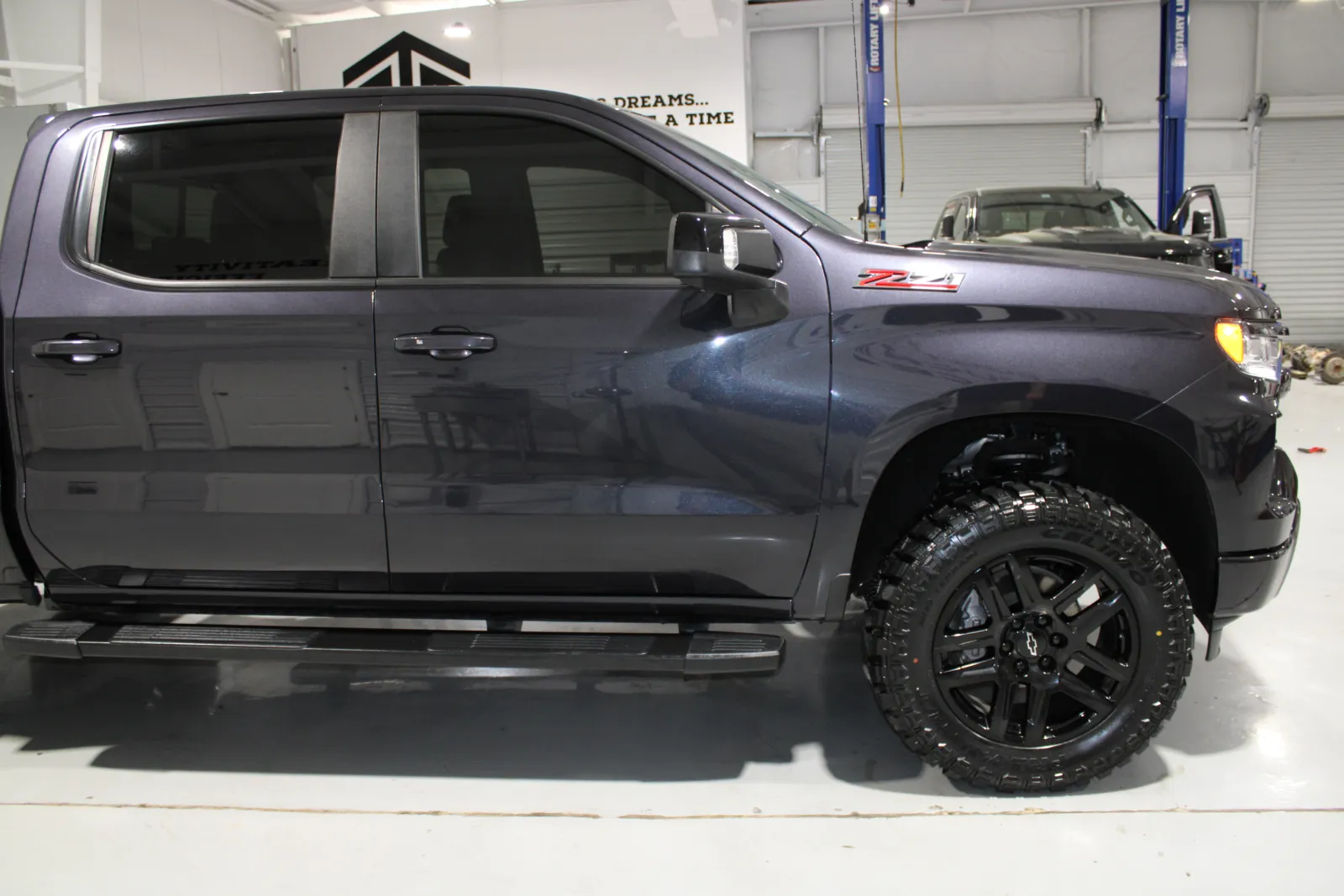 2023 Chevrolet Silverado 1500 RST - Photo 5