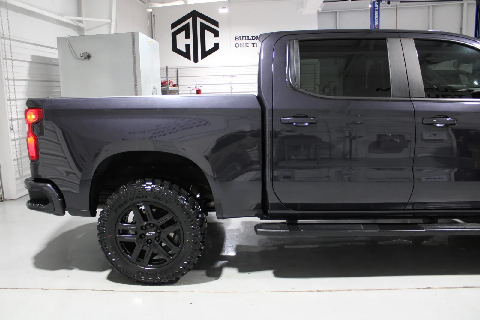 2023 Chevrolet Silverado 1500 RST - Photo 6