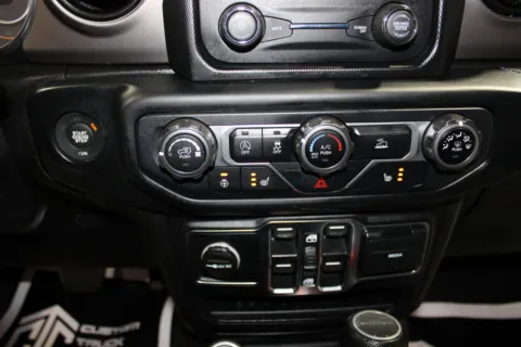 More photos of 2020 Jeep Gladiator at Custom Truck Concepts, MS