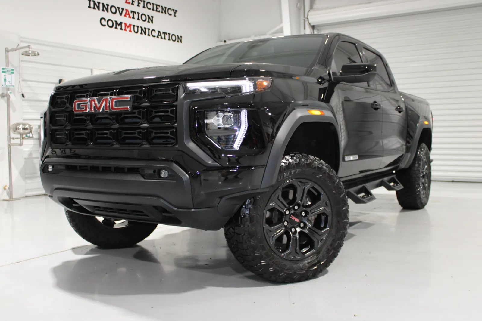 2025 GMC Canyon 4WD Elevation Crew Cab Short Box's photo