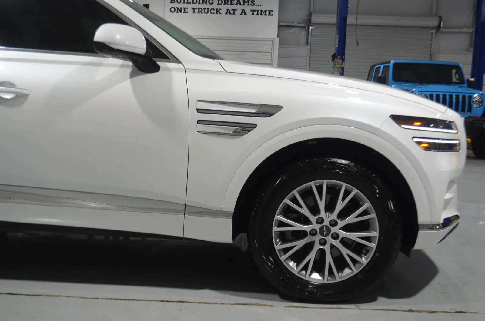 2024 Genesis GV80 Advanced 2.5T Prestige photo 2