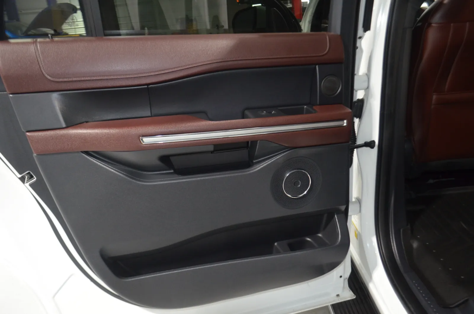 2022 Ford Expedition MAX Limited photo 4