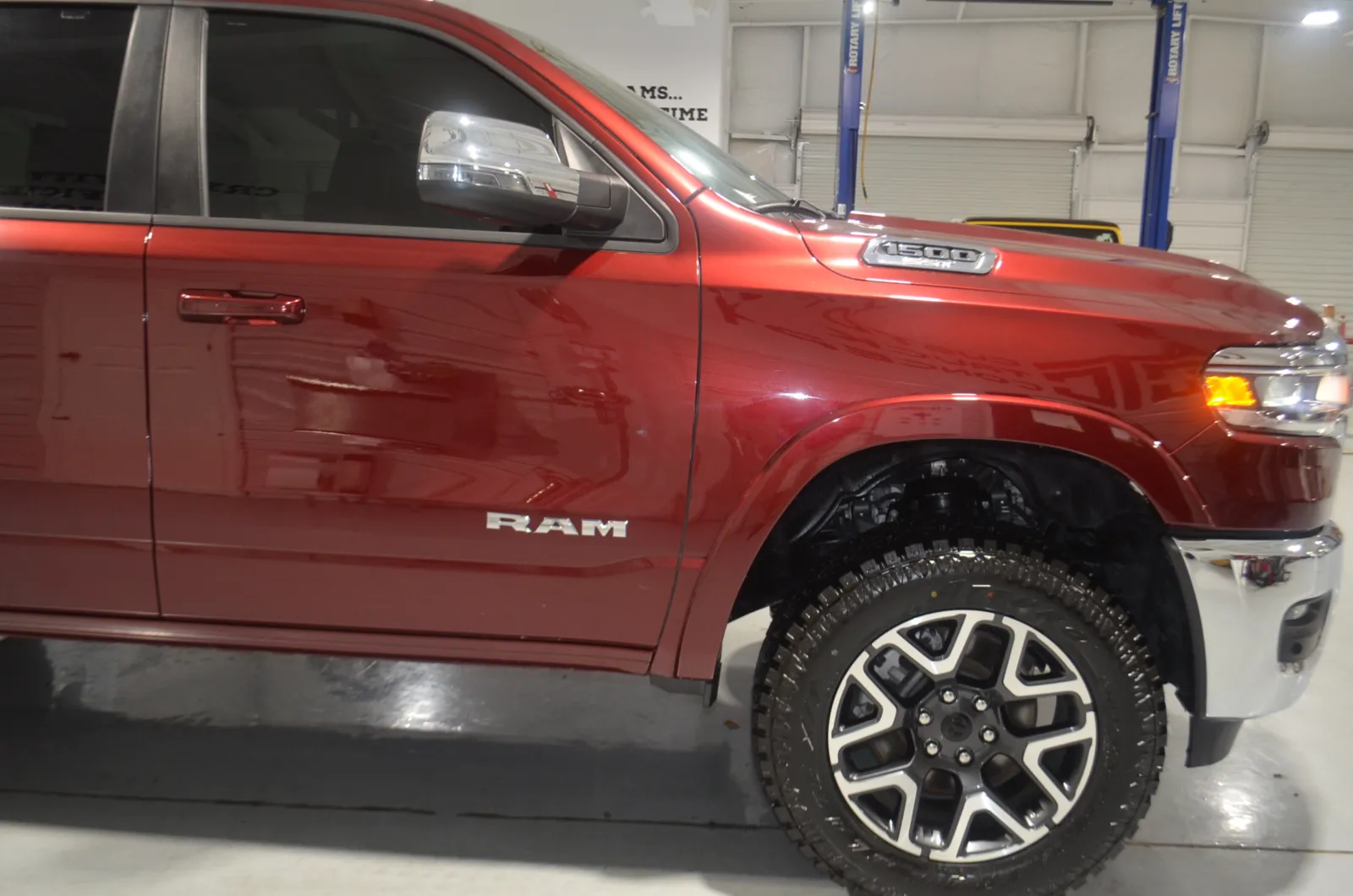 2025 Ram 1500 Laramie photo 3