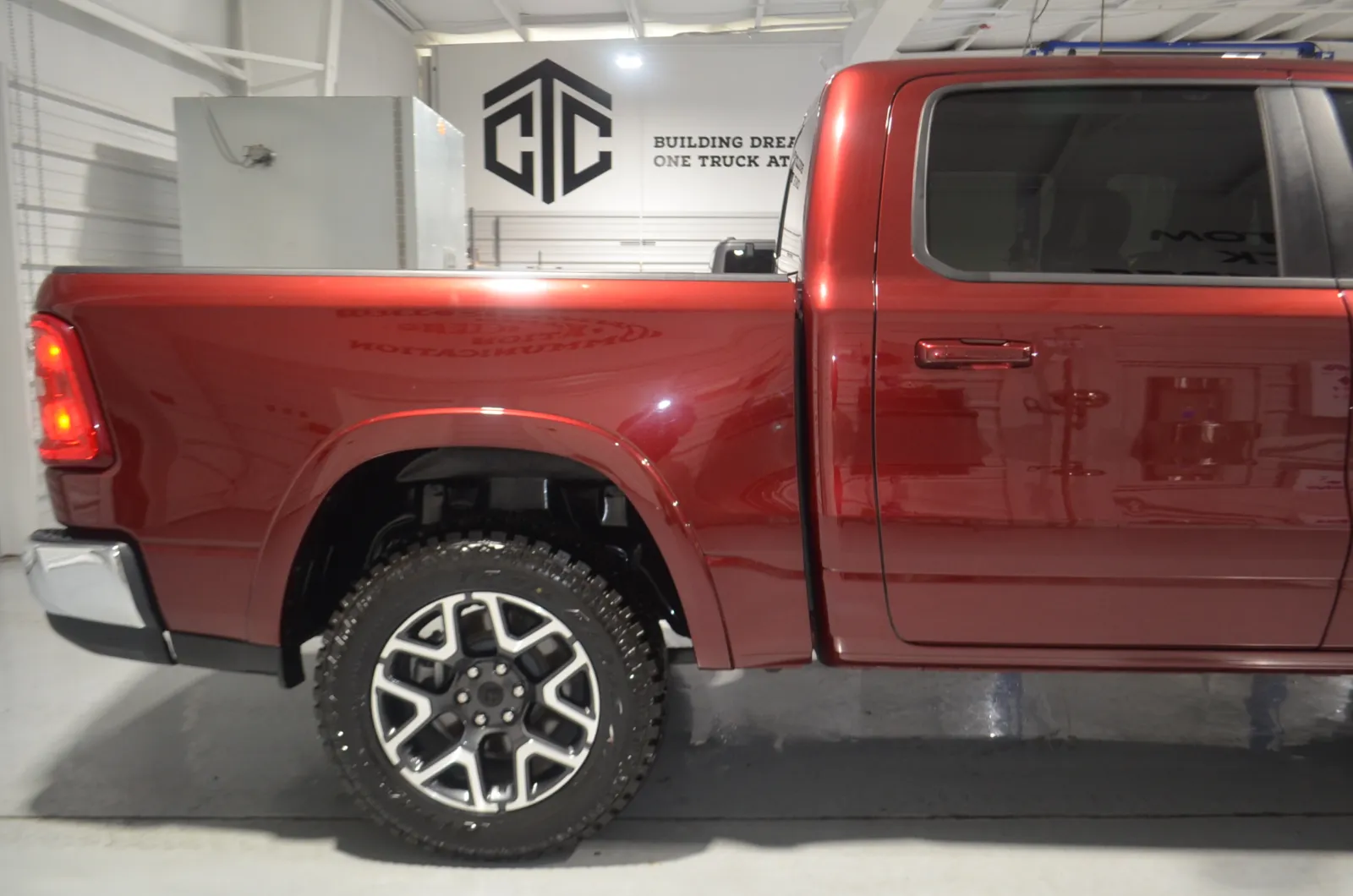 2025 RAM Ram 1500 Pickup Laramie - Photo 8