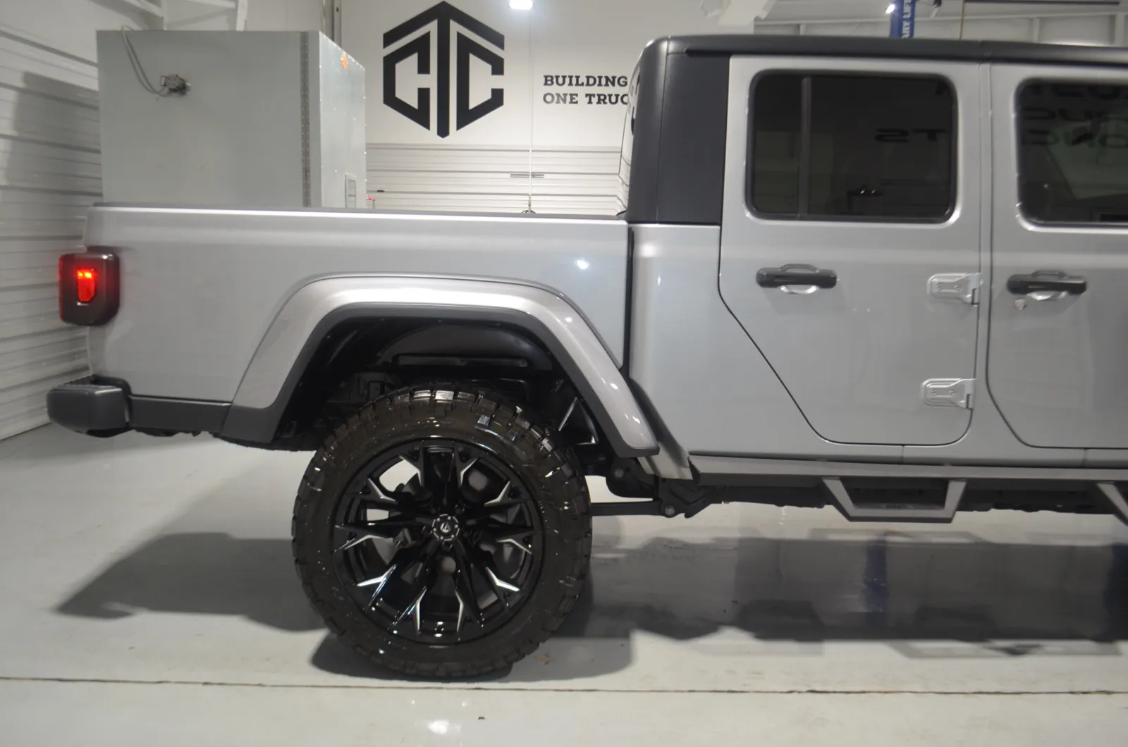 2021 Jeep Gladiator Texas Trail photo 4