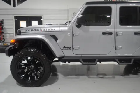 More photos of 2021 JEEP GLADIATOR at Custom Truck Concepts, MS