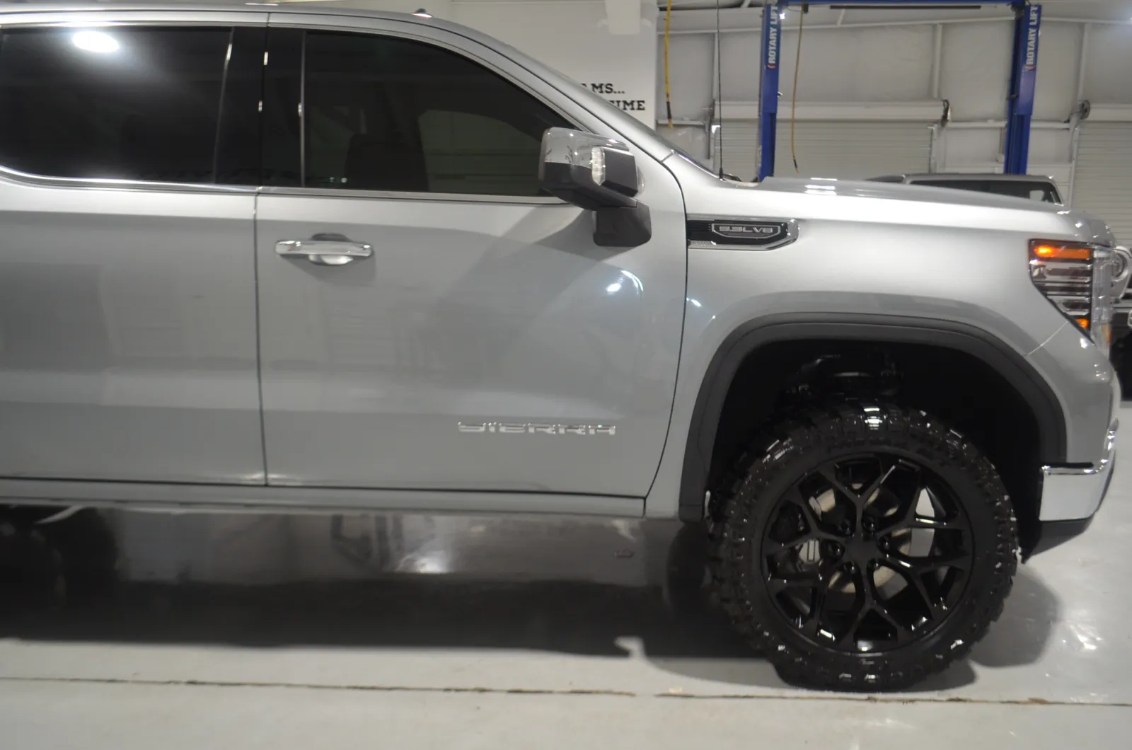 2025 Gmc Sierra 1500 SLT photo 2