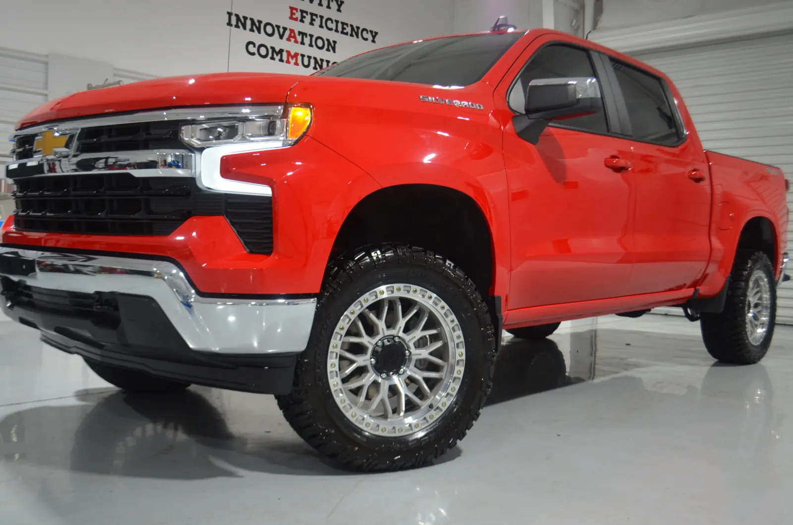 2025 Chevrolet Silverado 1500 LT's photo