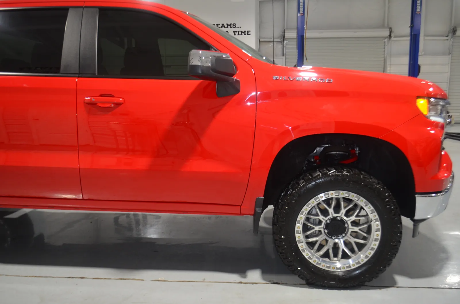 2025 Chevrolet Silverado 1500 LT photo 3