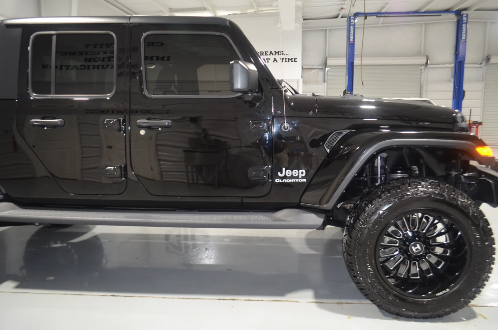 2022 Jeep Gladiator Overland photo 3