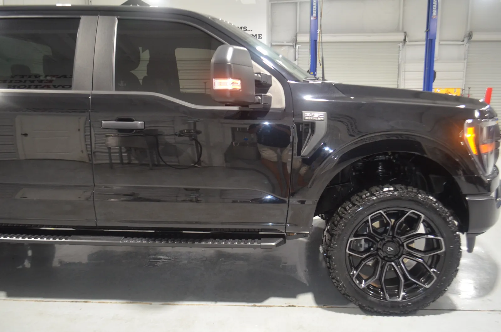 2023 Ford F-150 photo 2