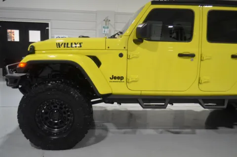 More photos of 2023 Jeep Gladiator at Custom Truck Concepts, MS