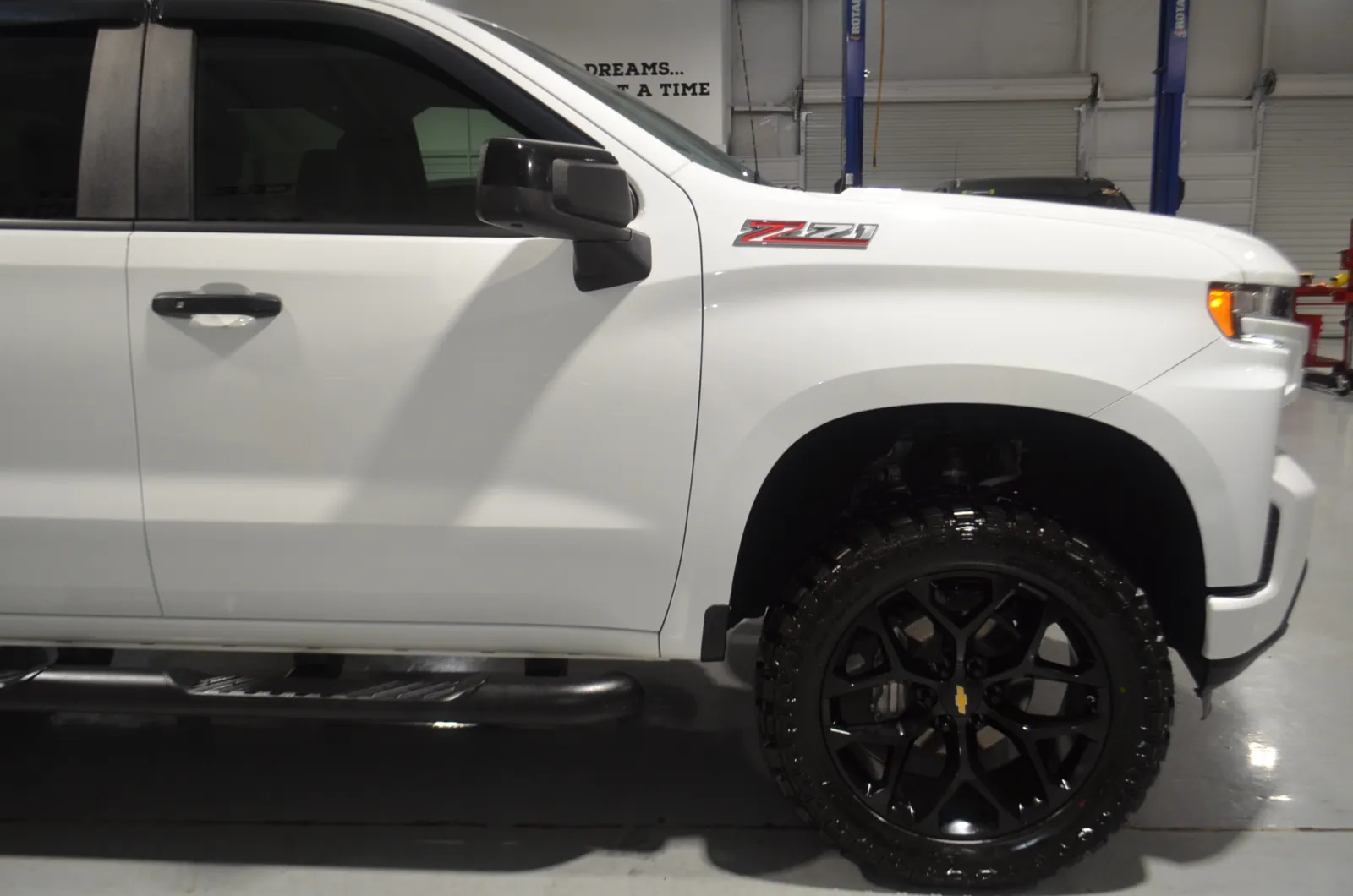2019 Chevrolet Silverado 1500 RST - Photo 7