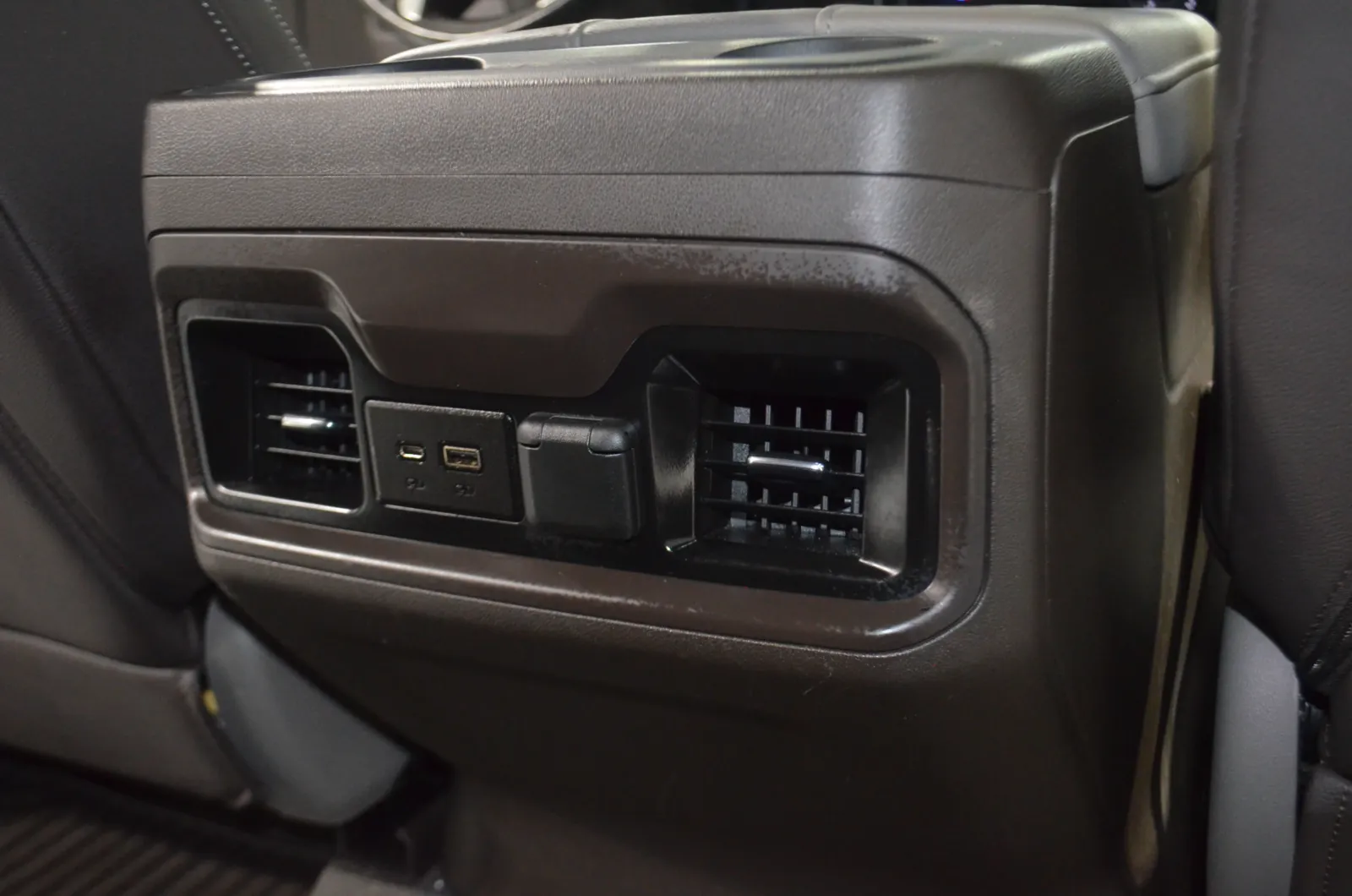 2019 Chevrolet Silverado RST photo 4