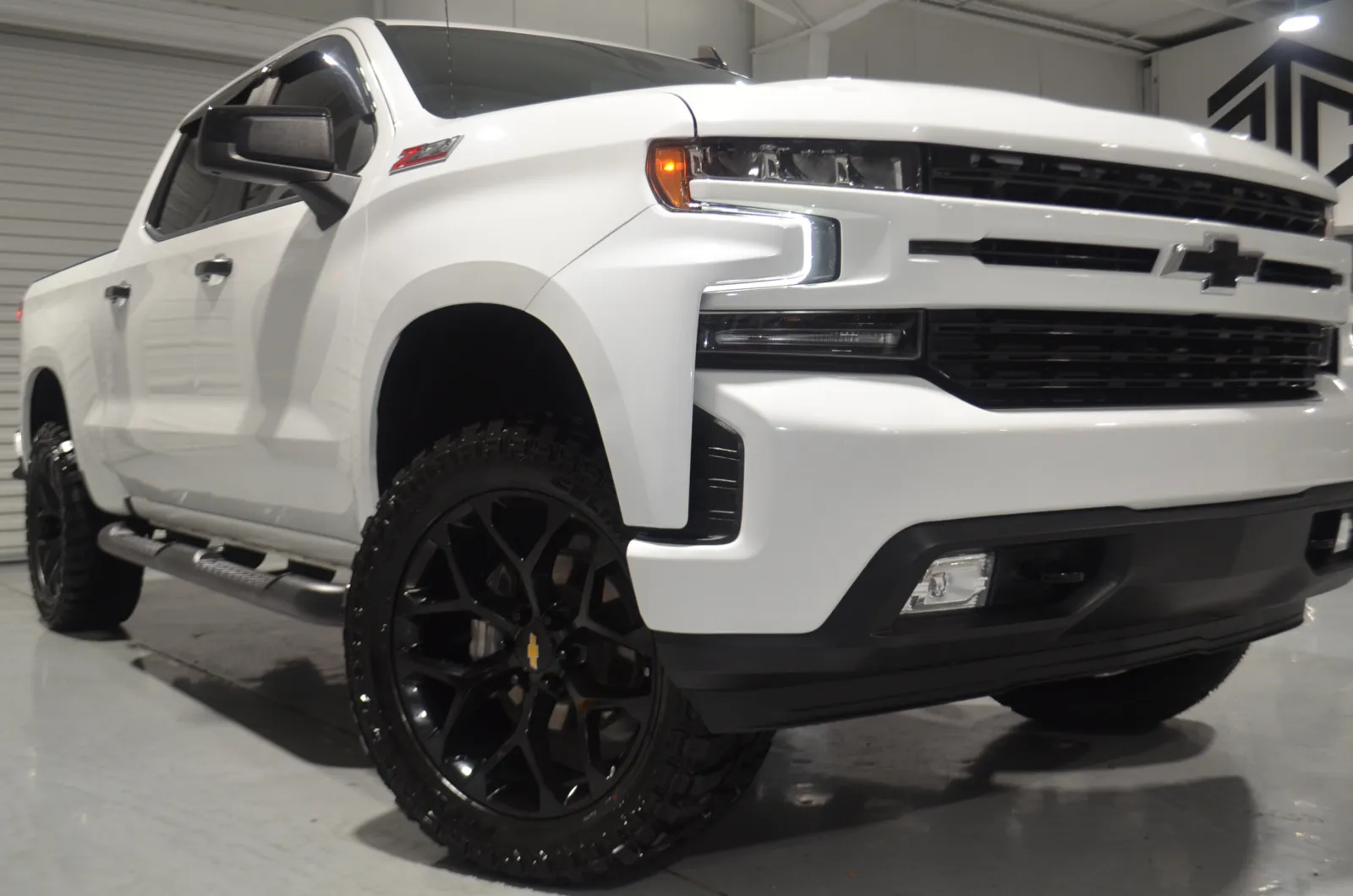 2019 Chevrolet Silverado 1500 RST - Photo 3