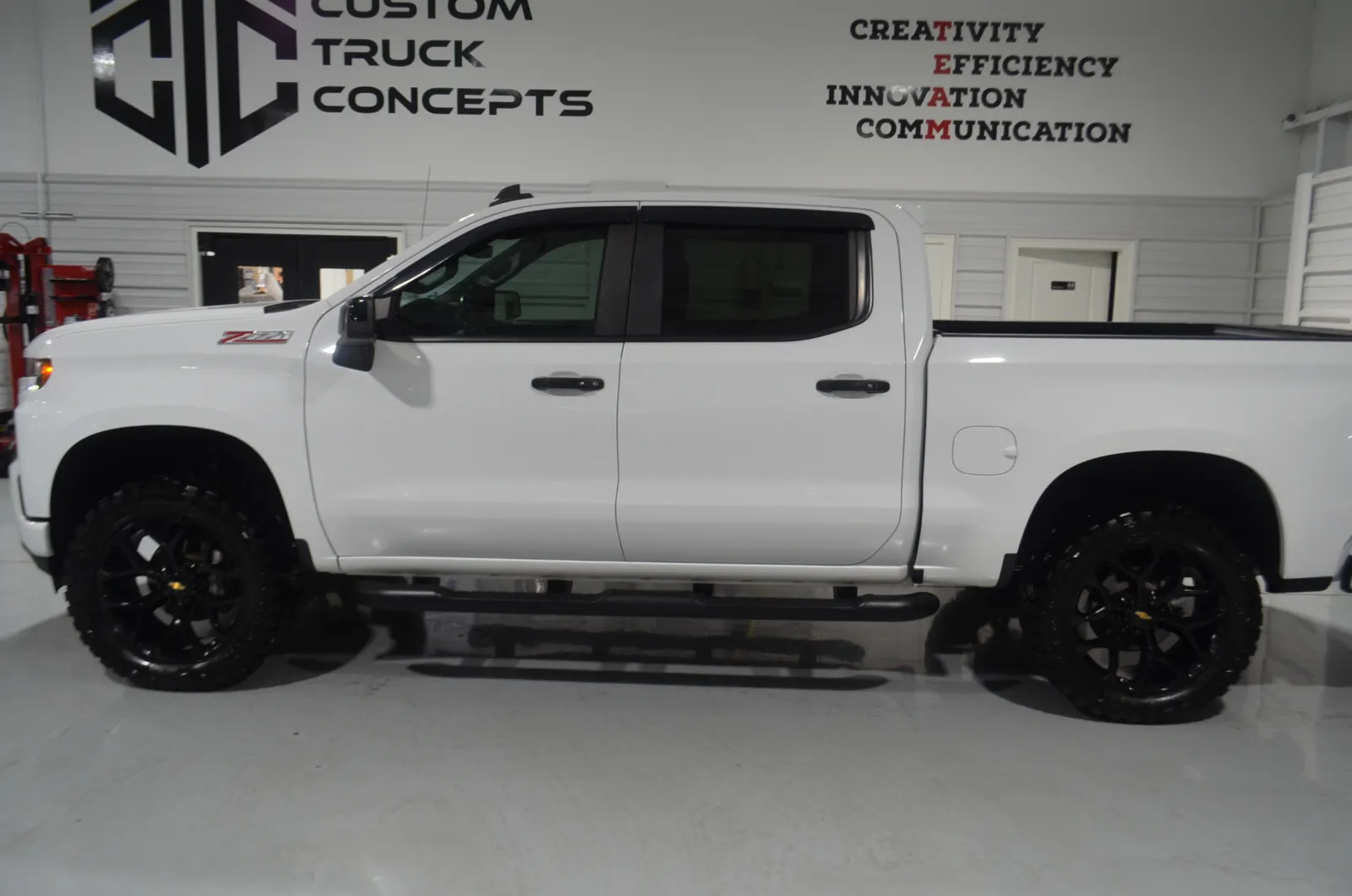2019 Chevrolet Silverado 1500 RST - Photo 4