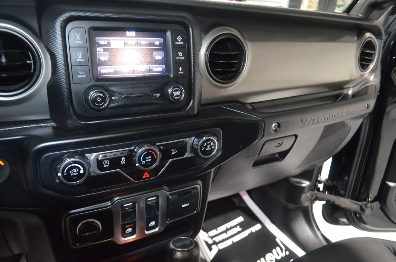 2020 Jeep Wrangler Sport S - Photo 24